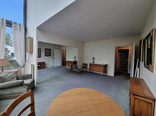 GRAND F2 BERCY VILLAGE cave et parking