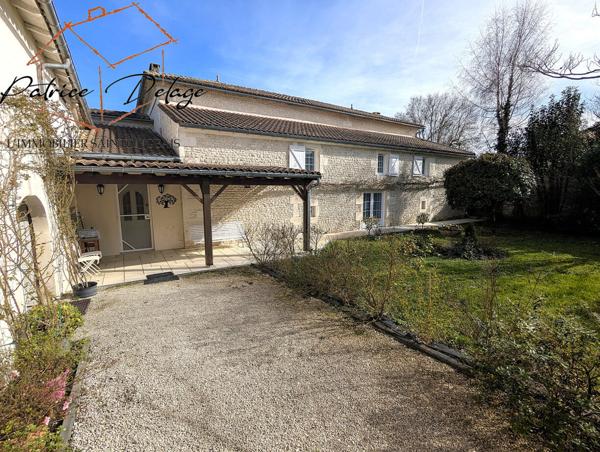 Maison de Maître et gîtes 417 000 € H.A.I.*