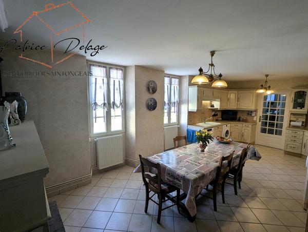Maison de Maître et gîtes 417 000 € H.A.I.*