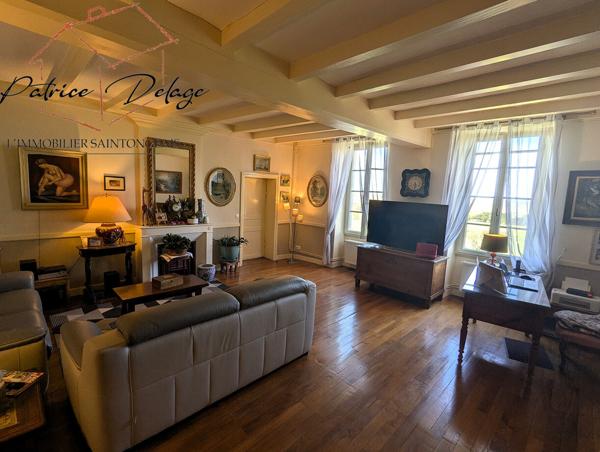 Maison de Maître et gîtes 417 000 € H.A.I.*
