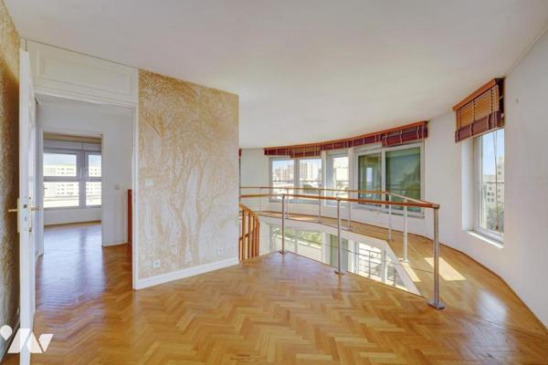 Notaire vend 5 pièces en duplex dernier étage - rue André Gide - Paris (15ème)