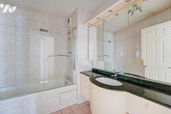 Notaire vend 5 pièces en duplex dernier étage - rue André Gide - Paris (15ème)