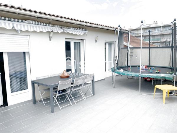 Proche centre ville, maison en parfait état avec sous sol complet