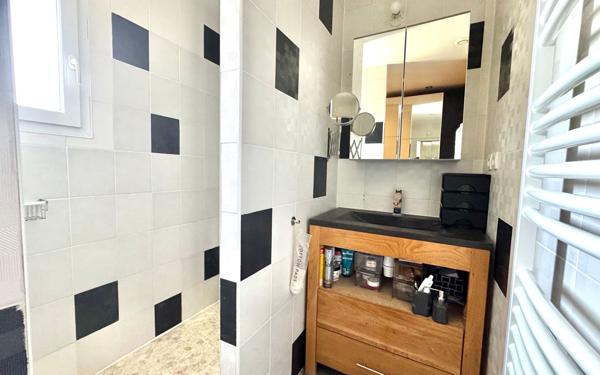 Maison à vendre    5 pièces •  Clarensac