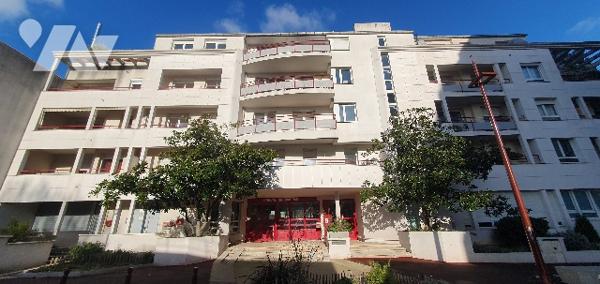 A CACHAN (94230), 20 rue des Deux Frères, un duplex avec parking.