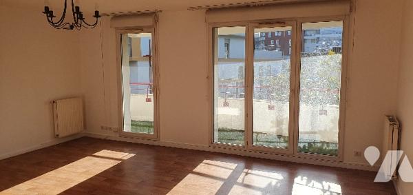 A CACHAN (94230), 20 rue des Deux Frères, un duplex avec parking.