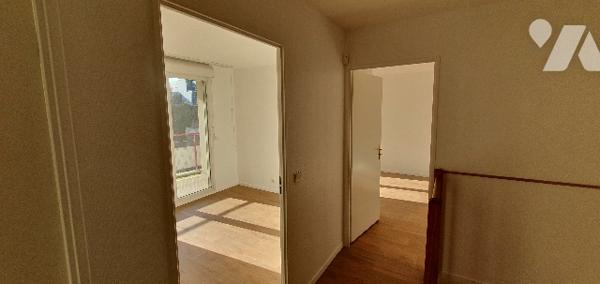 A CACHAN (94230), 20 rue des Deux Frères, un duplex avec parking.