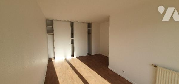 A CACHAN (94230), 20 rue des Deux Frères, un duplex avec parking.