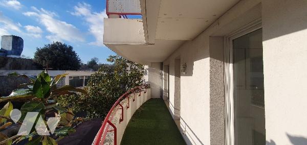 A CACHAN (94230), 20 rue des Deux Frères, un duplex avec parking.