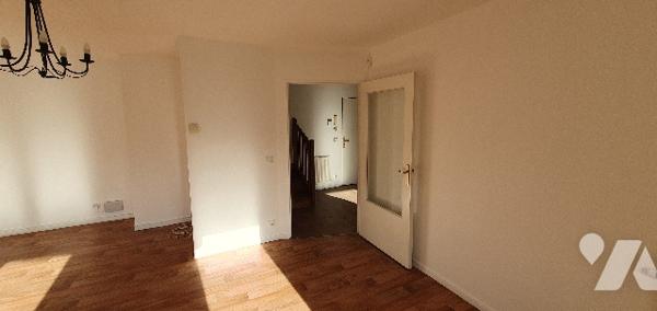 A CACHAN (94230), 20 rue des Deux Frères, un duplex avec parking.