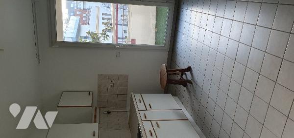 A CACHAN (94230), 20 rue des Deux Frères, un duplex avec parking.