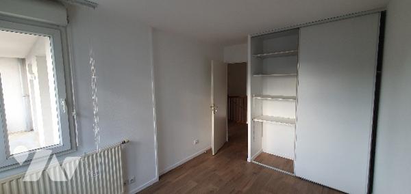 A CACHAN (94230), 20 rue des Deux Frères, un duplex avec parking.