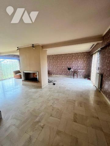 ANGERS, justice/st Léonard  vaste maison à rafraichir !