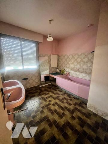 ANGERS, justice/st Léonard  vaste maison à rafraichir !