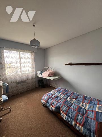 ANGERS, justice/st Léonard  vaste maison à rafraichir !