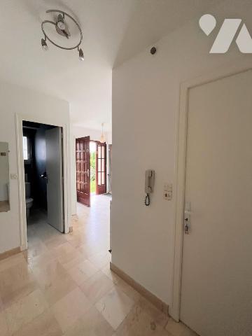 ANGERS, justice/st Léonard  vaste maison à rafraichir !