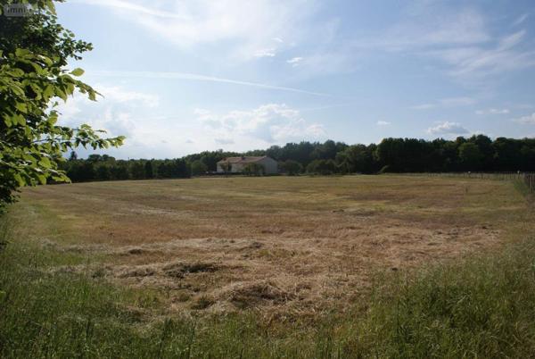 Terrain à Batir à vendre à Latillé dans la Vienne (86190), ref : 018/800.