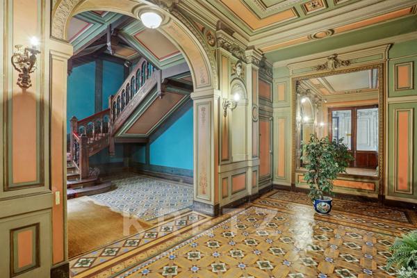 Appartement haussmanien rénové proche de la Mairie du 8ème