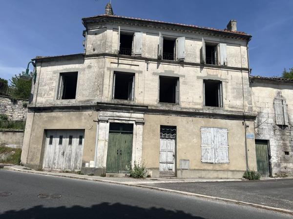Maison à vendre |  Voeuil-et-Giget |  6 pièces | 142 m²