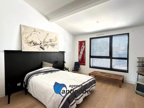 Villa contemporaine de 6 pièces principales – 4 chambres – salle de jeux – piscine – garage – quartier Fétilly