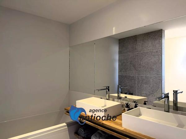 Villa contemporaine de 6 pièces principales – 4 chambres – salle de jeux – piscine – garage – quartier Fétilly
