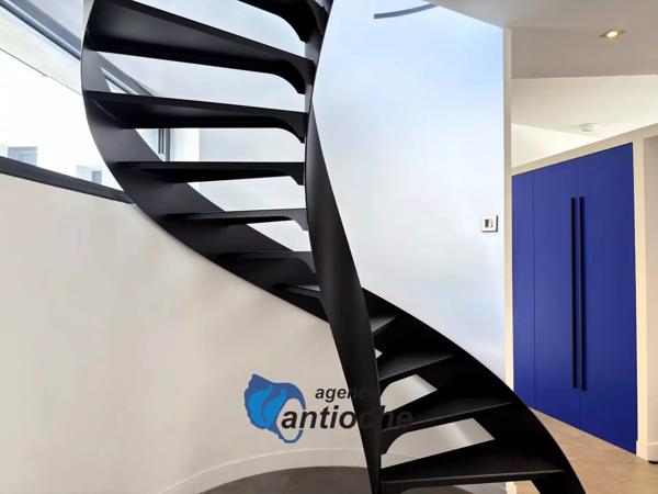 Villa contemporaine de 6 pièces principales – 4 chambres – salle de jeux – piscine – garage – quartier Fétilly