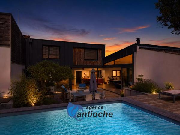 Villa contemporaine de 6 pièces principales – 4 chambres – salle de jeux – piscine – garage – quartier Fétilly