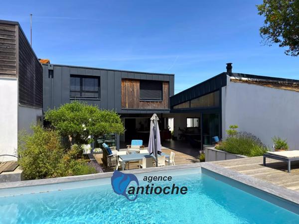 Villa contemporaine de 6 pièces principales – 4 chambres – salle de jeux – piscine – garage – quartier Fétilly