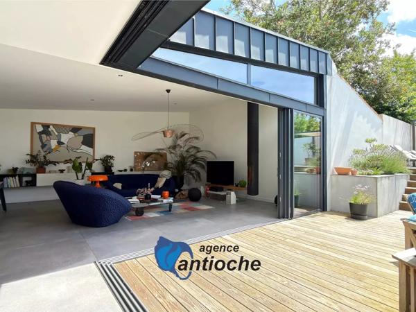 Villa contemporaine de 6 pièces principales – 4 chambres – salle de jeux – piscine – garage – quartier Fétilly