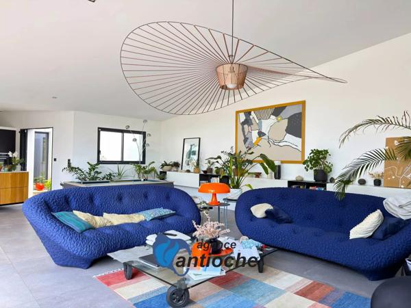 Villa contemporaine de 6 pièces principales – 4 chambres – salle de jeux – piscine – garage – quartier Fétilly