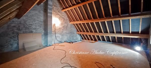 Entre Charolles et Paray le Monial , Maison en pierres de 165 m², avec potentiel de développement, sur terrain de près de 7 000 m²