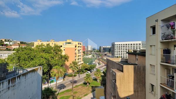 A VENDRE Appartement 2 pièces de 37 m² GRAND ARENAS