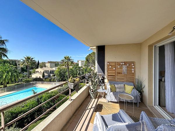 Magnifique T3 en étage avec terrasse plein Sud et piscine garage et parking