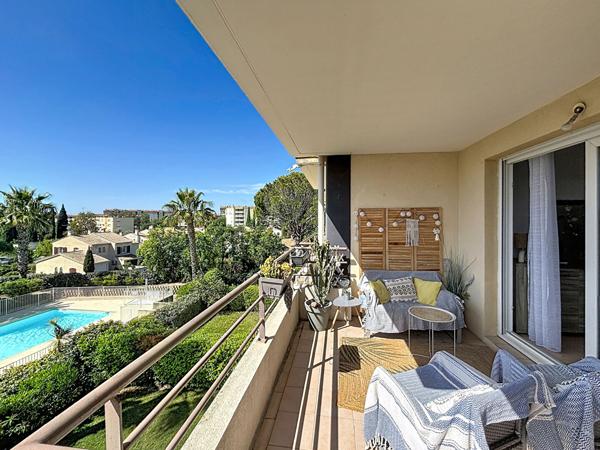 Magnifique T3 en étage avec terrasse plein Sud et piscine garage et parking