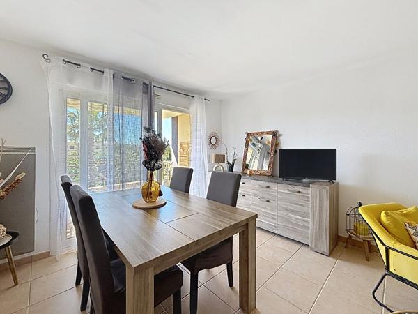 Magnifique T3 en étage avec terrasse plein Sud et piscine garage et parking