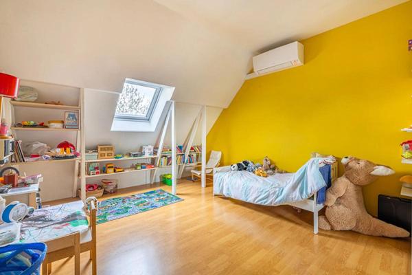 Maison familiale 7 pièces à Briis-sous-Forges de 153 m² avec 5 chambres et dépendance