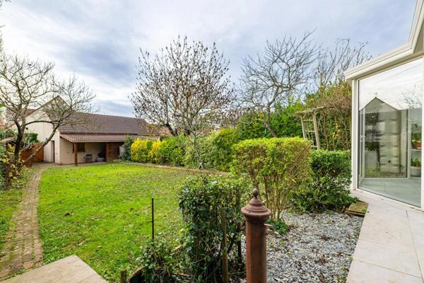 Maison familiale 7 pièces à Briis-sous-Forges de 153 m² avec 5 chambres et dépendance