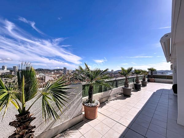 Appartement Toulon 2 pièce(s) 31.44 m2 Toit terrasse 70m² cave