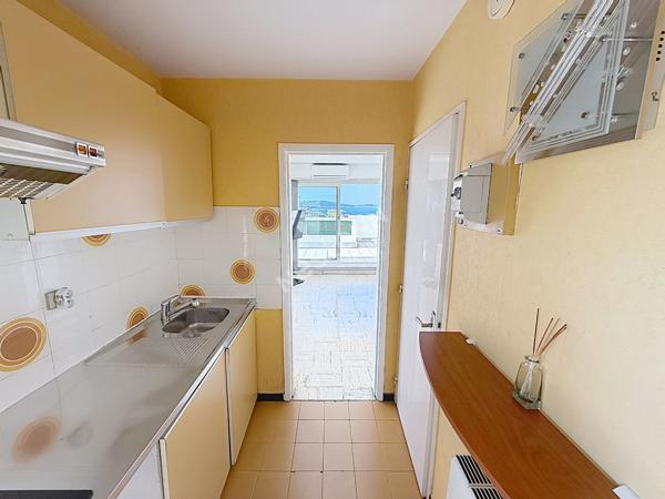 Appartement Toulon 2 pièce(s) 31.44 m2 Toit terrasse 70m² cave