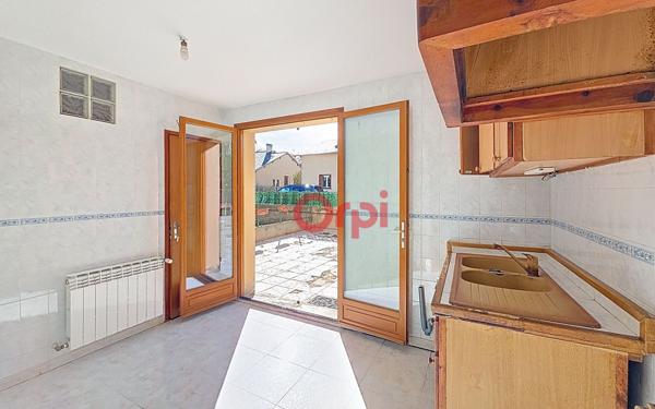 Immeuble à vendre    7 pièces • 315,42 m2 Bourg-Madame