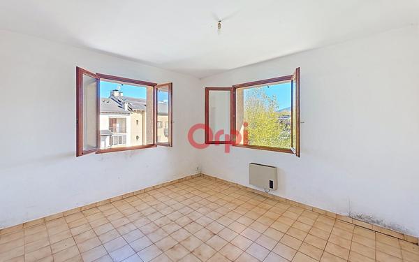 Immeuble à vendre    7 pièces • 315,42 m2 Bourg-Madame