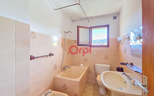 Immeuble à vendre    7 pièces • 315,42 m2 Bourg-Madame