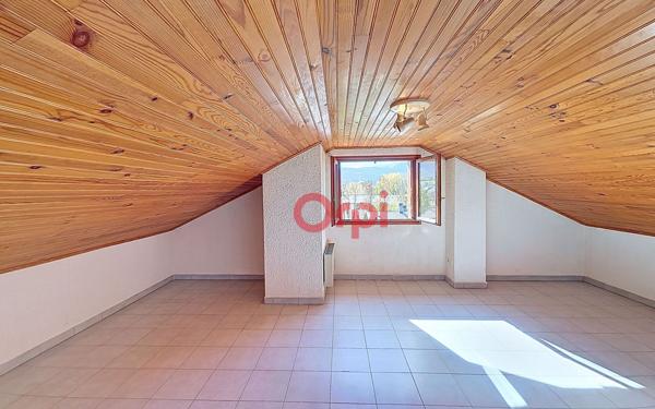 Immeuble à vendre    7 pièces • 315,42 m2 Bourg-Madame