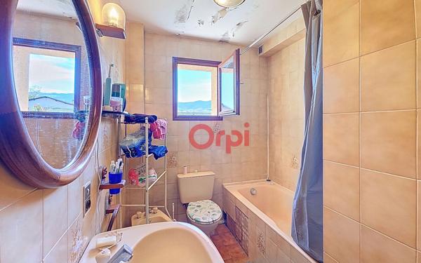 Immeuble à vendre    7 pièces • 315,42 m2 Bourg-Madame