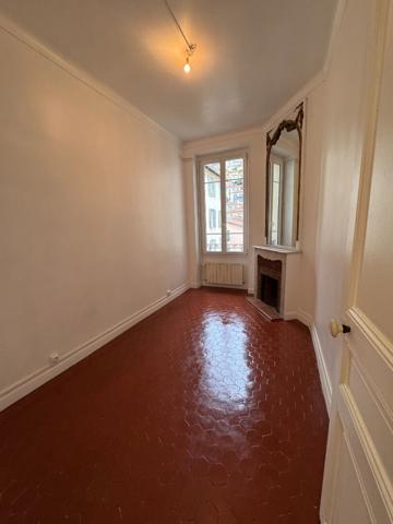 SAINT ROCH -  A LOUER - 3 PIECES - AVENUE GIACCOBI 06300 NICE -