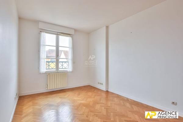 Maisons-laffitte - 5 pièce(s) - 106 m² - hyper centre - face cinéma - ascenseur €699 000 ** - Référence 4467-cpy