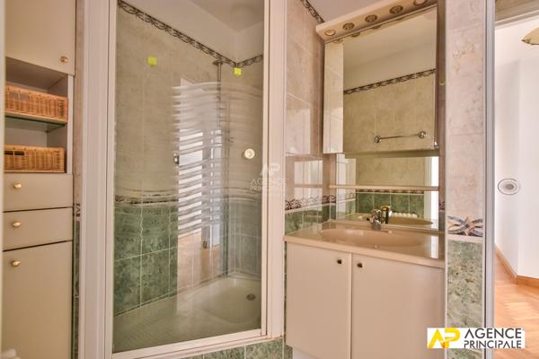 Maisons-laffitte - 5 pièce(s) - 106 m² - hyper centre - face cinéma - ascenseur €699 000 ** - Référence 4467-cpy