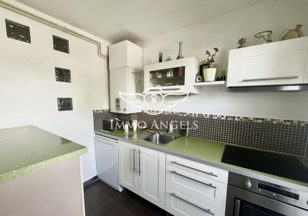 LATTES CENTRE-T2 EN PARFAIT ETAT-PLACE DE PARKING PRIVATIVE-PARC PRIVE-TRAMWAY