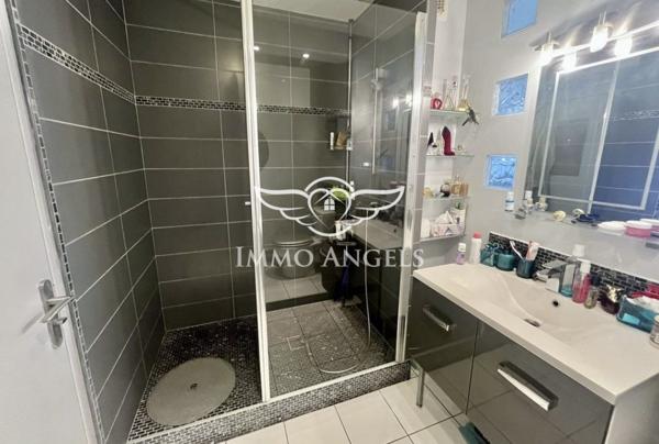 LATTES CENTRE-T2 EN PARFAIT ETAT-PLACE DE PARKING PRIVATIVE-PARC PRIVE-TRAMWAY