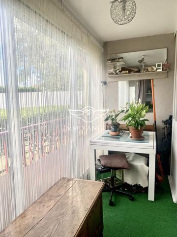 LATTES CENTRE-T2 EN PARFAIT ETAT-PLACE DE PARKING PRIVATIVE-PARC PRIVE-TRAMWAY